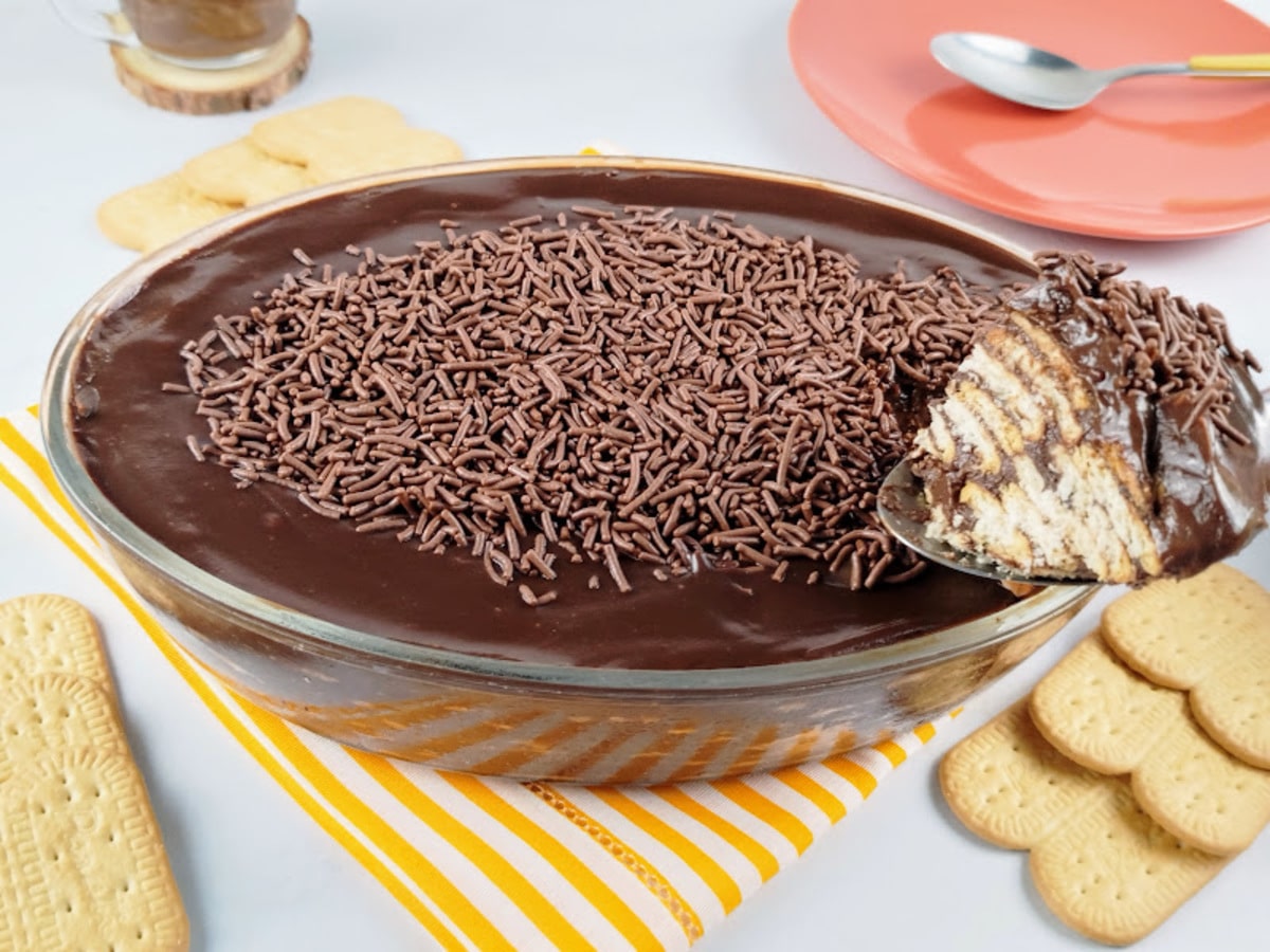 Pavê de chocolate com bolacha maisena