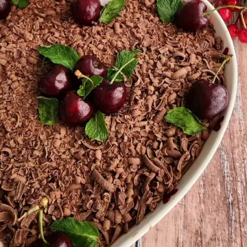 Pavê de chocolate com cerejas
