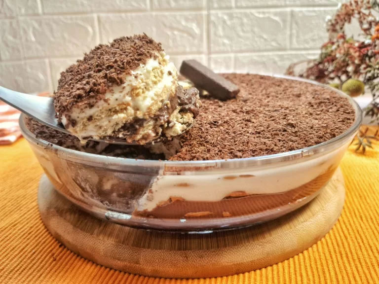 Receita de Pavê de chocolate com creme branco