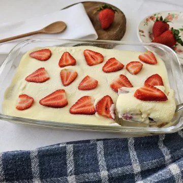 Pavê de leite Ninho com morango