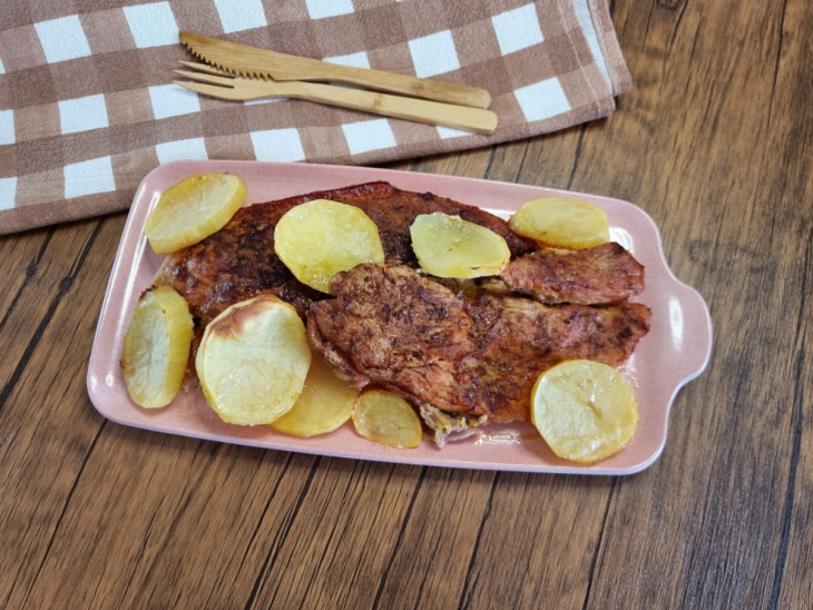 Pernil assado com batata