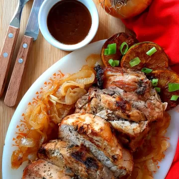Pernil suíno acebolado