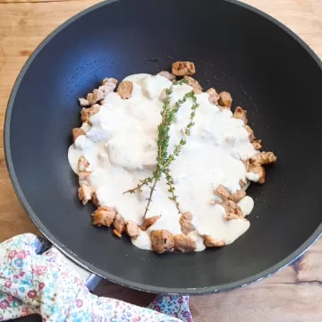 Picadinho suíno ao molho gorgonzola