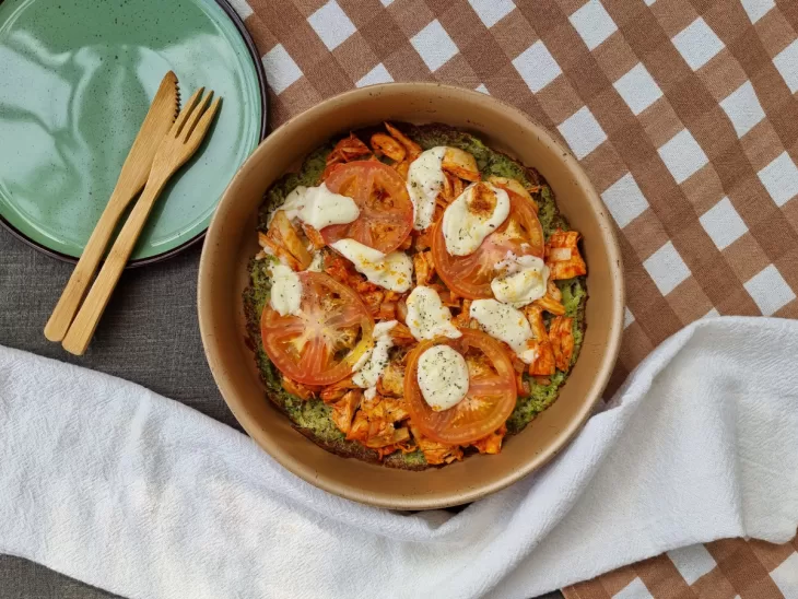 Receita de Pizza low carb com massa de brócolis