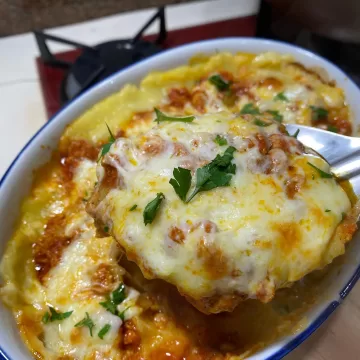 Polenta cremosa com queijo