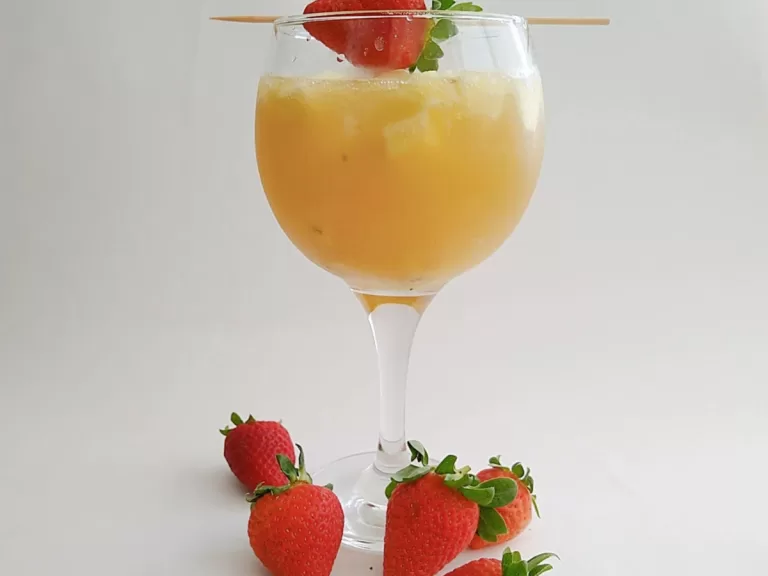 Receita de Ponche de frutas fácil