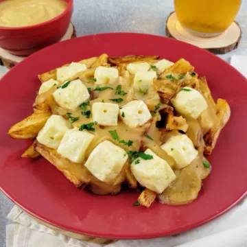 Poutine tradicional