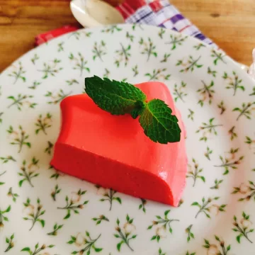 Pudim de morango com gelatina