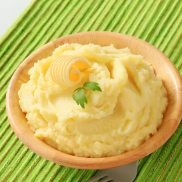 Purê de mandioca com queijo
