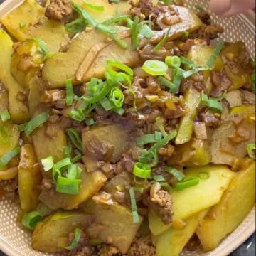 Refogado de chuchu com curry
