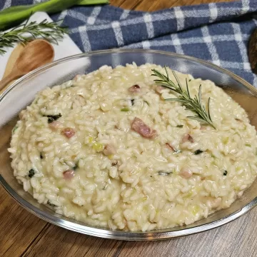 Risoto de bacon com alho-poró