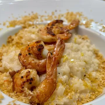 Risoto de camarão com crocante de panko