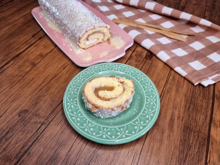 Receita de Rocambole de coco com leite condensado