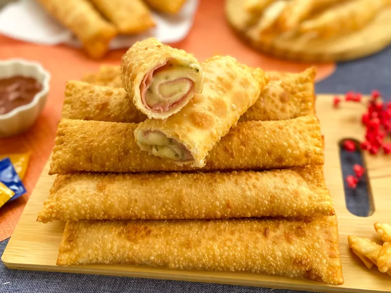 Receita de Rolinho de pastel com presunto e queijo