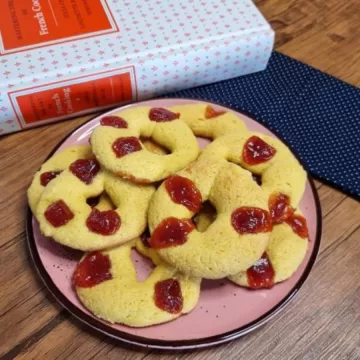 Rosquinhas de fubá com goiabada