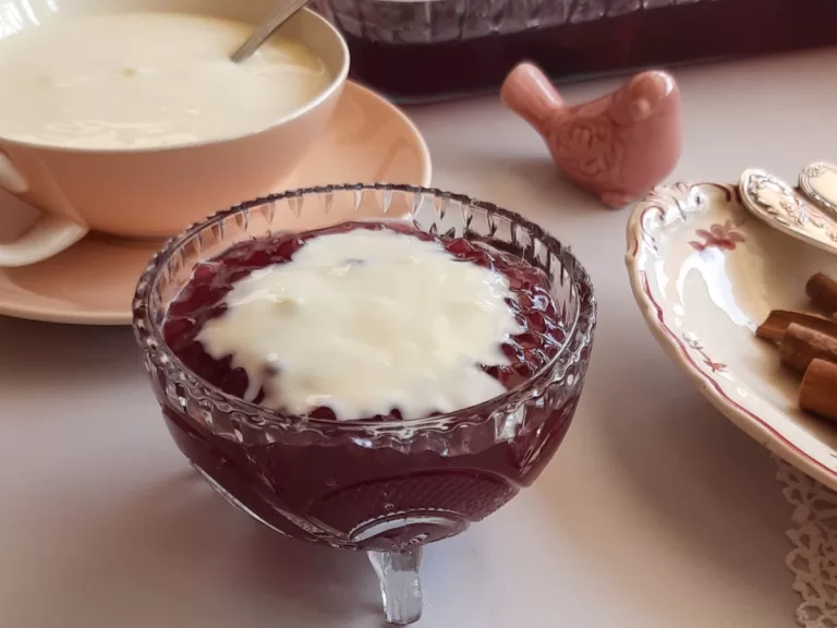 Receita de Sagu de vinho com creme de baunilha