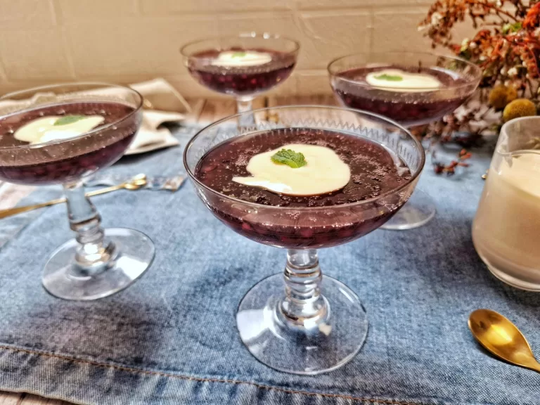 Receita de Sagu de vinho com creme inglês