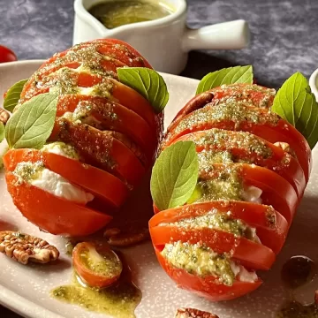 Salada caprese com pesto