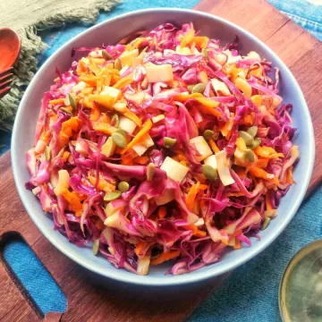 Salada colorida de repolho roxo