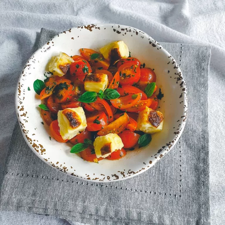 Receita de Salada com queijo-coalho