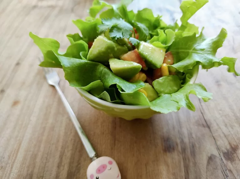 Receita de Salada de abacate com milho