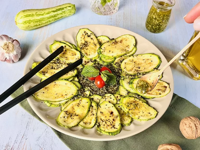 Receita de Salada de abobrinha com pesto de hortelã
