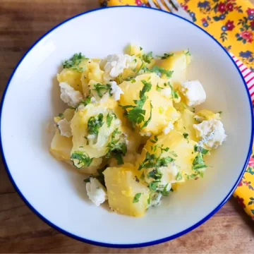 Salada de batata com gorgonzola