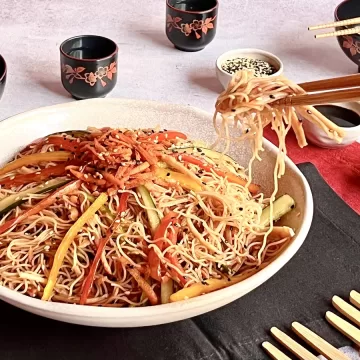 Salada de bifum com kani