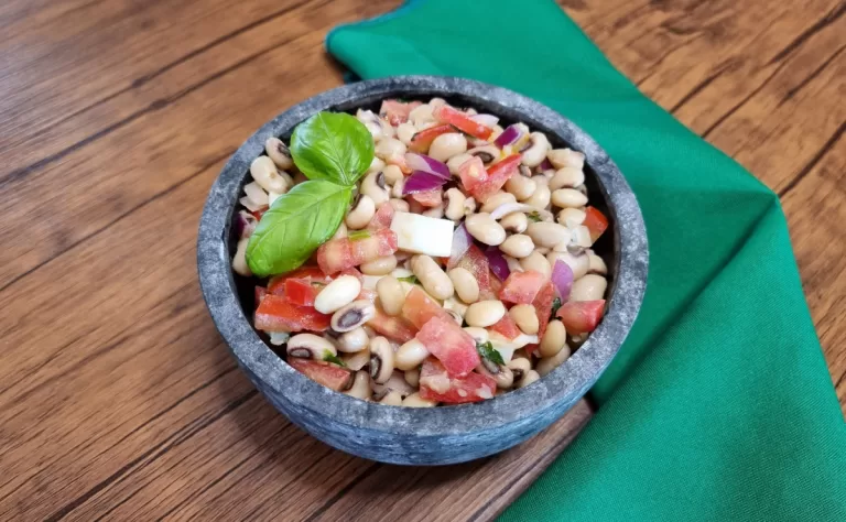 Receita de Salada de feijão-fradinho com ovo