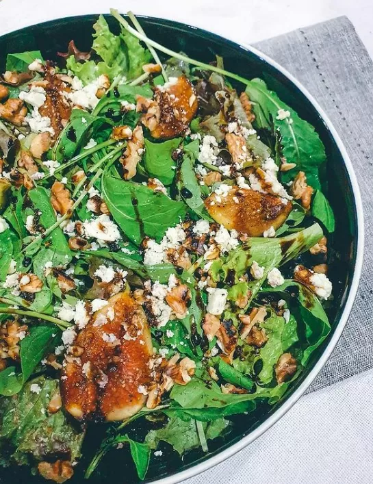 Receita de Salada de folhas com figo