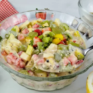 Salada de frutas com creme de maracujá