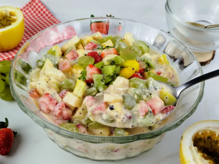 Receita de Salada de frutas com creme de maracujá
