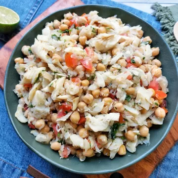 Salada de grão-de-bico com bacalhau