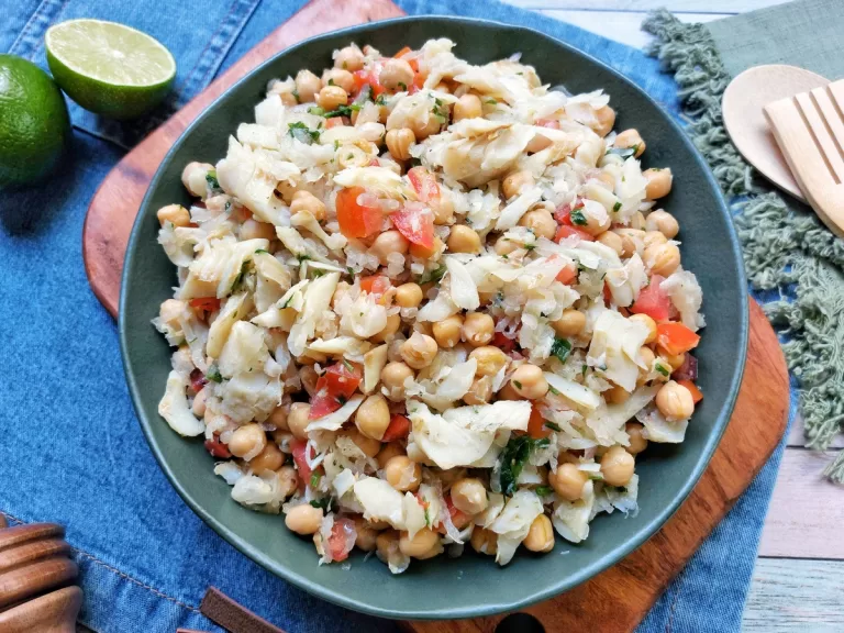 Receita de Salada de grão-de-bico com bacalhau