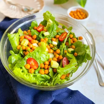 Salada de grão-de-bico crocante
