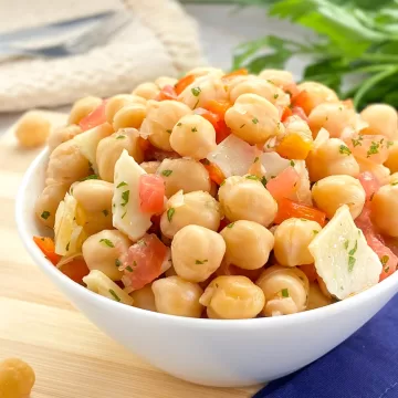 Salada de grão-de-bico simples