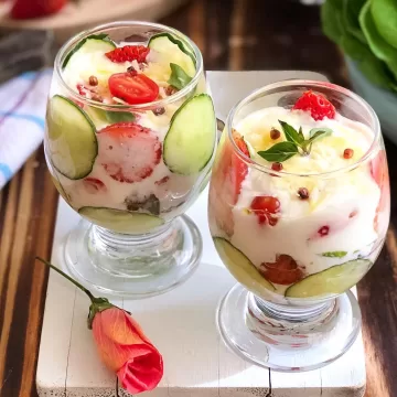 Salada de iogurte na taça