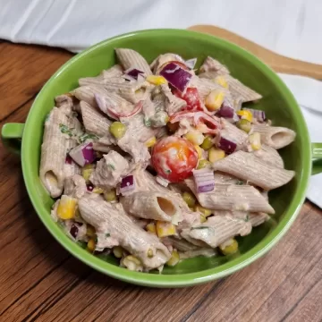 Salada de macarrão com atum light