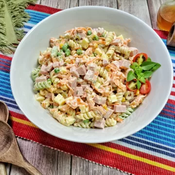 Salada de macarrão parafuso