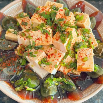Salada de ovo centenário com tofu