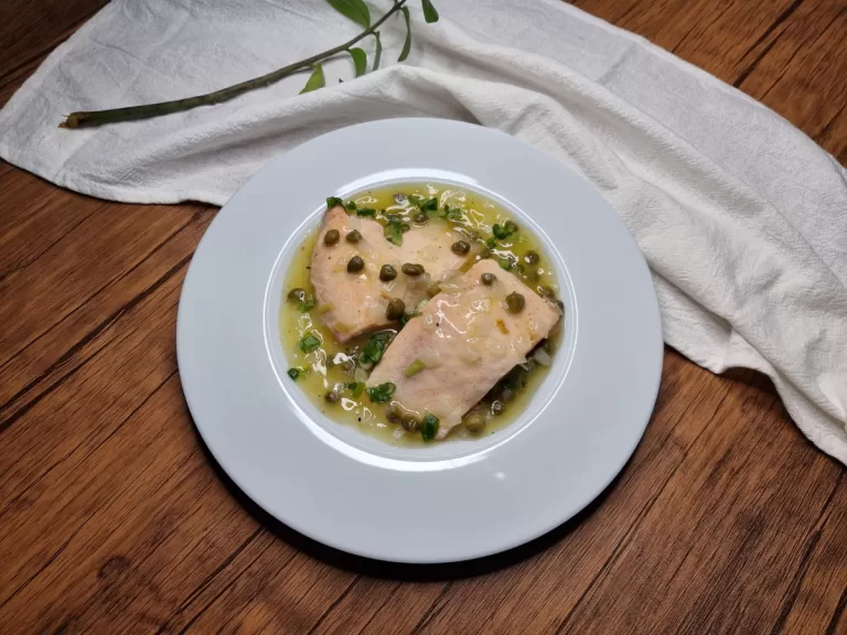 Receita de Salmão assado com molho de alcaparras