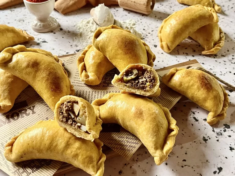Receita de Saltenha de carne boliviana