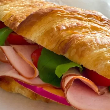 Sanduíche de croissant