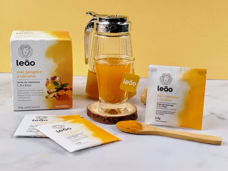 Receita de Shot de vitaminas com chá de mel, gengibre e cúrcuma