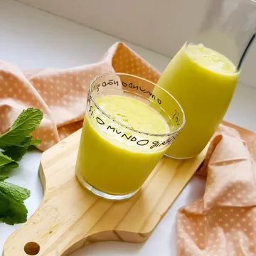 Smoothie de manga com hortelã