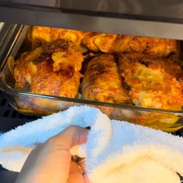 Sobrecoxa de frango assado com batatas