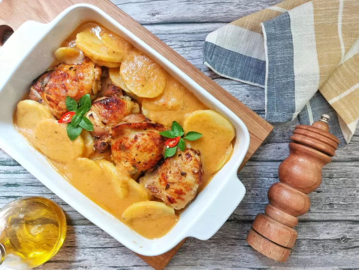 Receita de Sobrecoxa na panela de pressão com batata