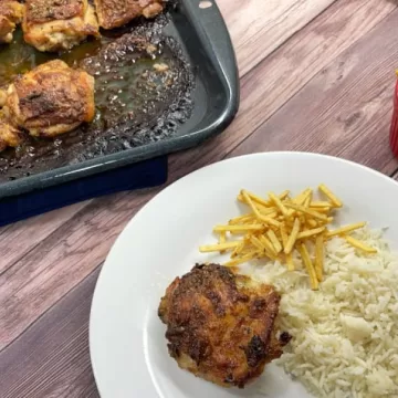 Sobrecoxas assadas com maionese fácil