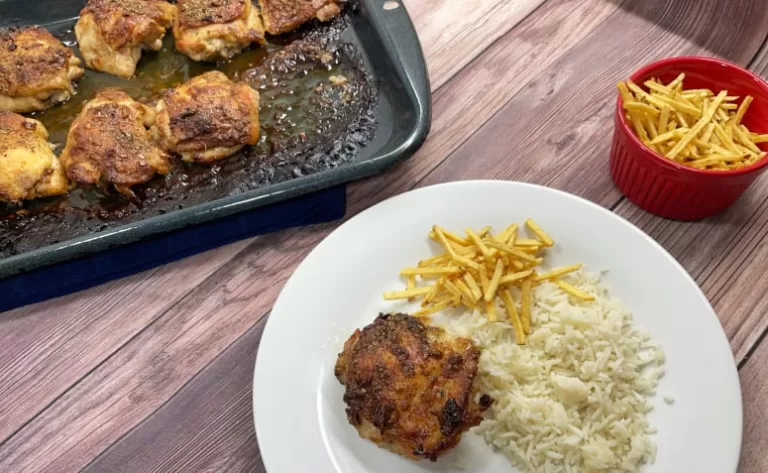Receita de Sobrecoxas assadas com maionese fácil