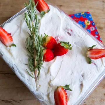 Sobremesa de morango com suspiro
